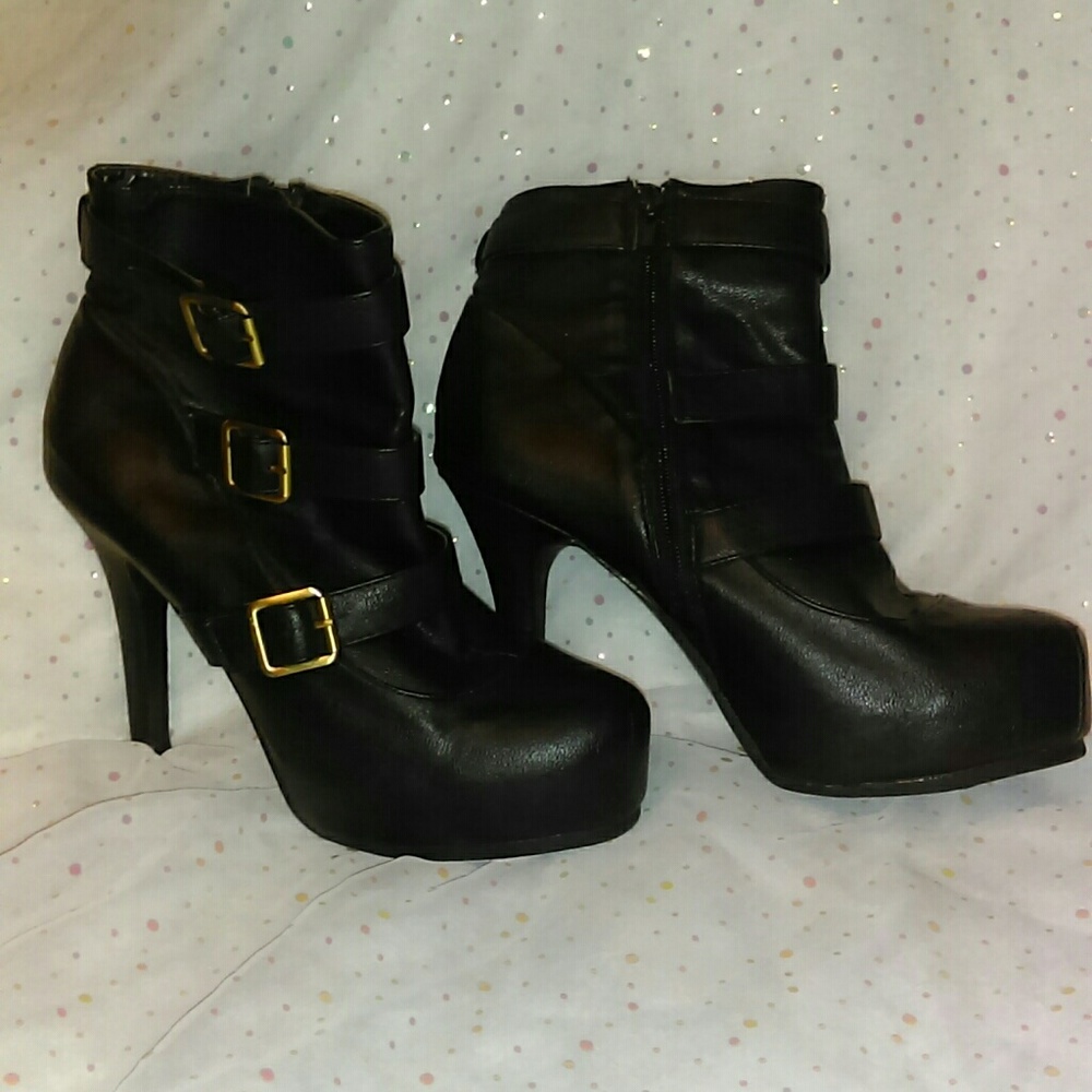 Black Sofia Vergara Boots